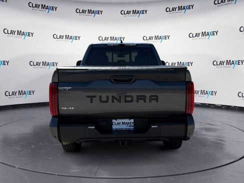 Used 2022 Toyota Tundra SR5 w/ SR5 Convenience Package AWD/4WD image 4