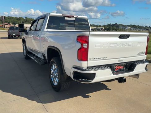 Used 2024 Chevrolet Silverado 2500 High Country w/ High Country Premium Package AWD/4WD image 5
