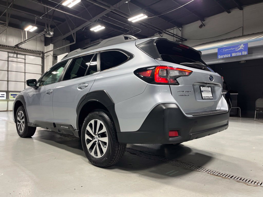 Certified 2025 Subaru Outback Premium w/ Popular Package #1A AWD/4WD image 7