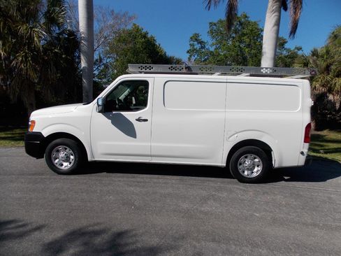 Used 2021 Nissan NV 2500 SV image 9