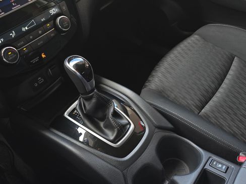 Used 2020 Nissan Rogue SV AWD/4WD image 25