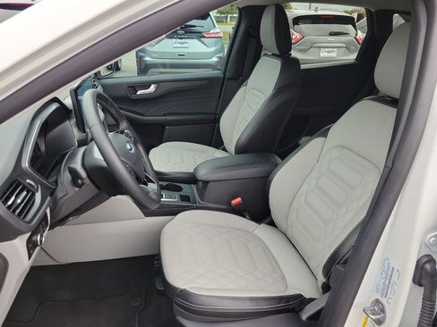 Certified 2024 Ford Escape SE w/ PHEV Premium Package image 8