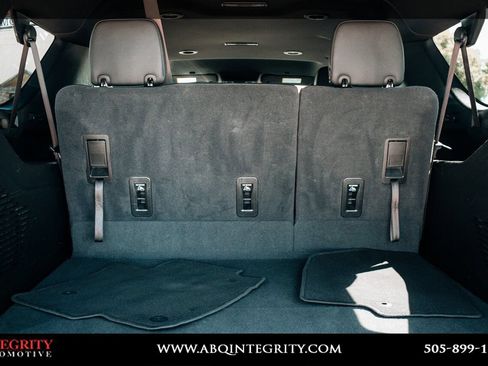 Used 2024 Chevrolet Suburban LT RWD image 42