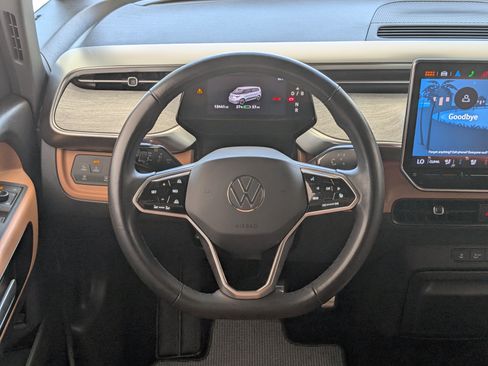 Used 2025 Volkswagen ID. Buzz 1st Edition RWD image 28