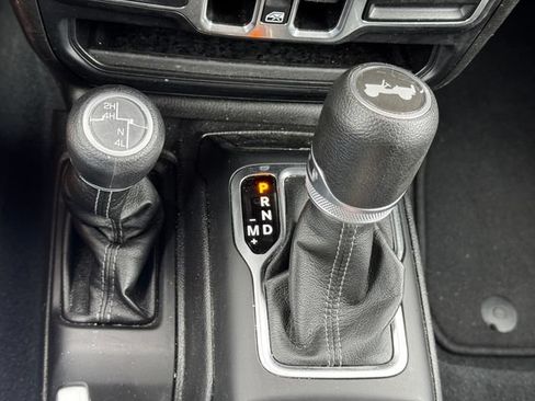 Used 2024 Jeep Wrangler Unlimited Sport AWD/4WD image 37