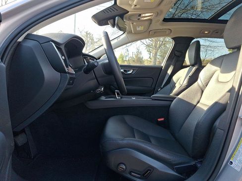 Used 2025 Volvo V60 B5 Cross Country Plus image 13