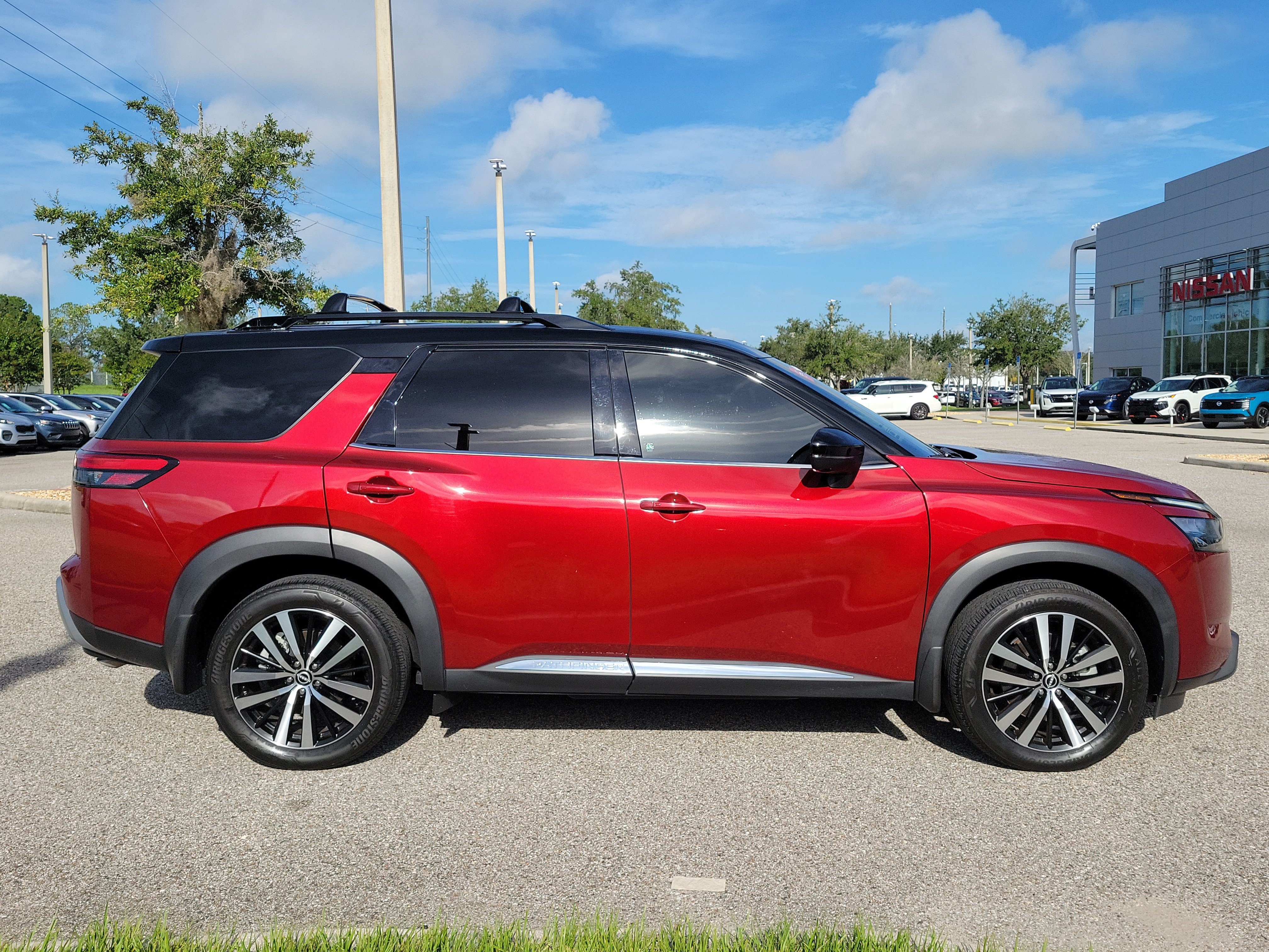 Certified 2025 Nissan Pathfinder Platinum w/ Cargo Package AWD/4WD image 4