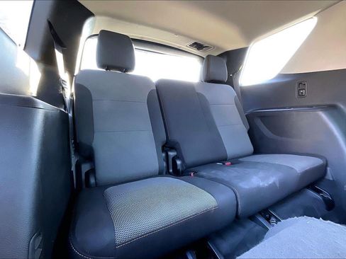 Used 2020 Chevrolet Traverse LT FWD image 19