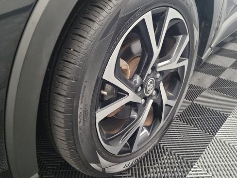 Used 2019 Toyota C-HR XLE FWD image 31
