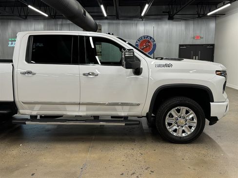Used 2024 Chevrolet Silverado 2500 High Country w/ Technology Package AWD/4WD image 18
