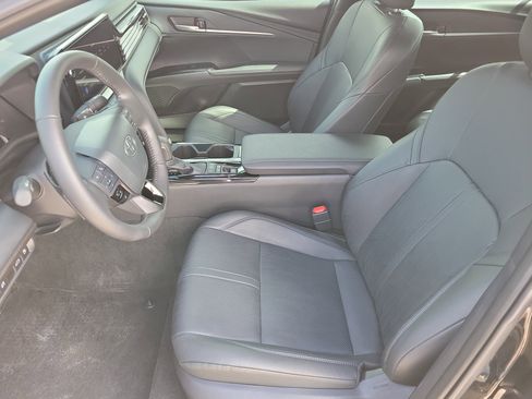 Used 2025 Toyota Camry XSE FWD image 9