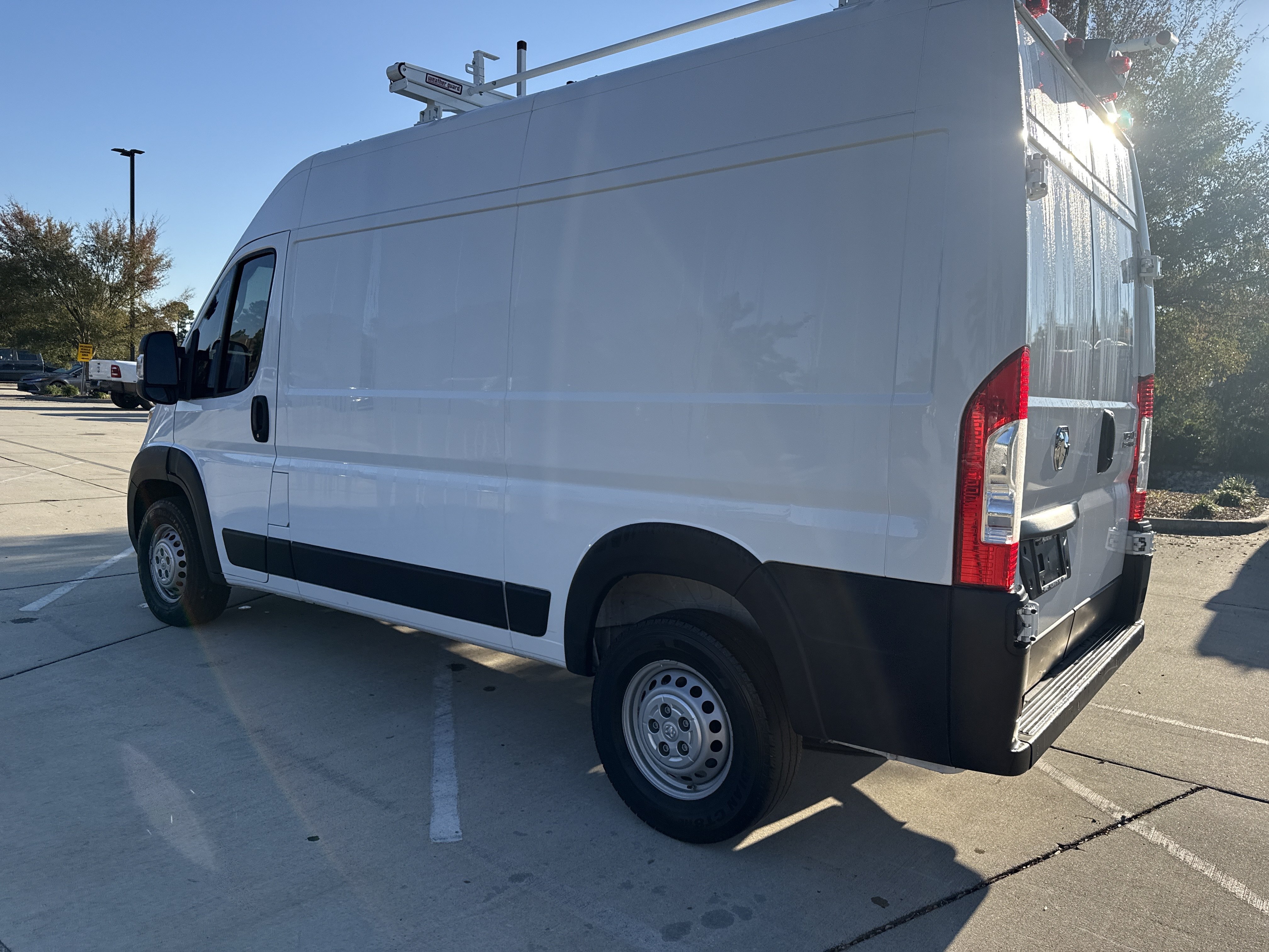 Used 2024 RAM ProMaster 1500 w/ Safety Group FWD image 4