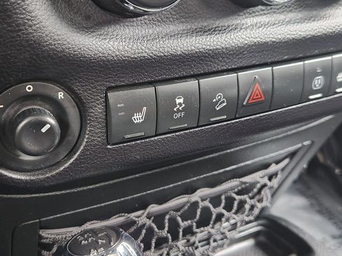 Used 2017 Jeep Wrangler Unlimited Sahara AWD/4WD image 41