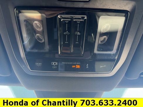 Used 2024 Volkswagen Atlas Cross Sport SE AWD/4WD image 19