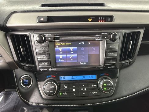 Used 2018 Toyota RAV4 XLE AWD/4WD image 32