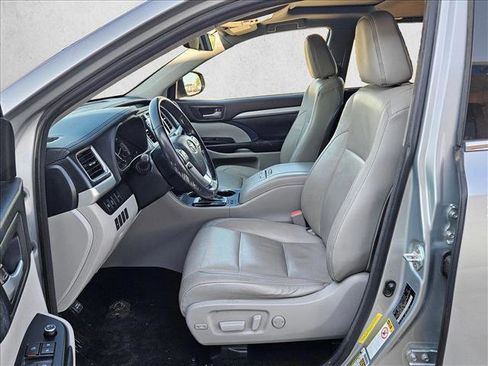 Used 2017 Toyota Highlander XLE image 16