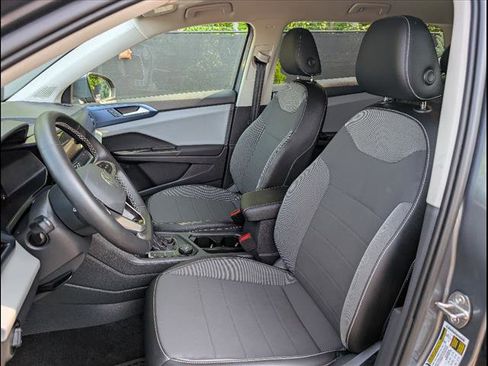 Certified 2022 Volkswagen Taos SE image 25