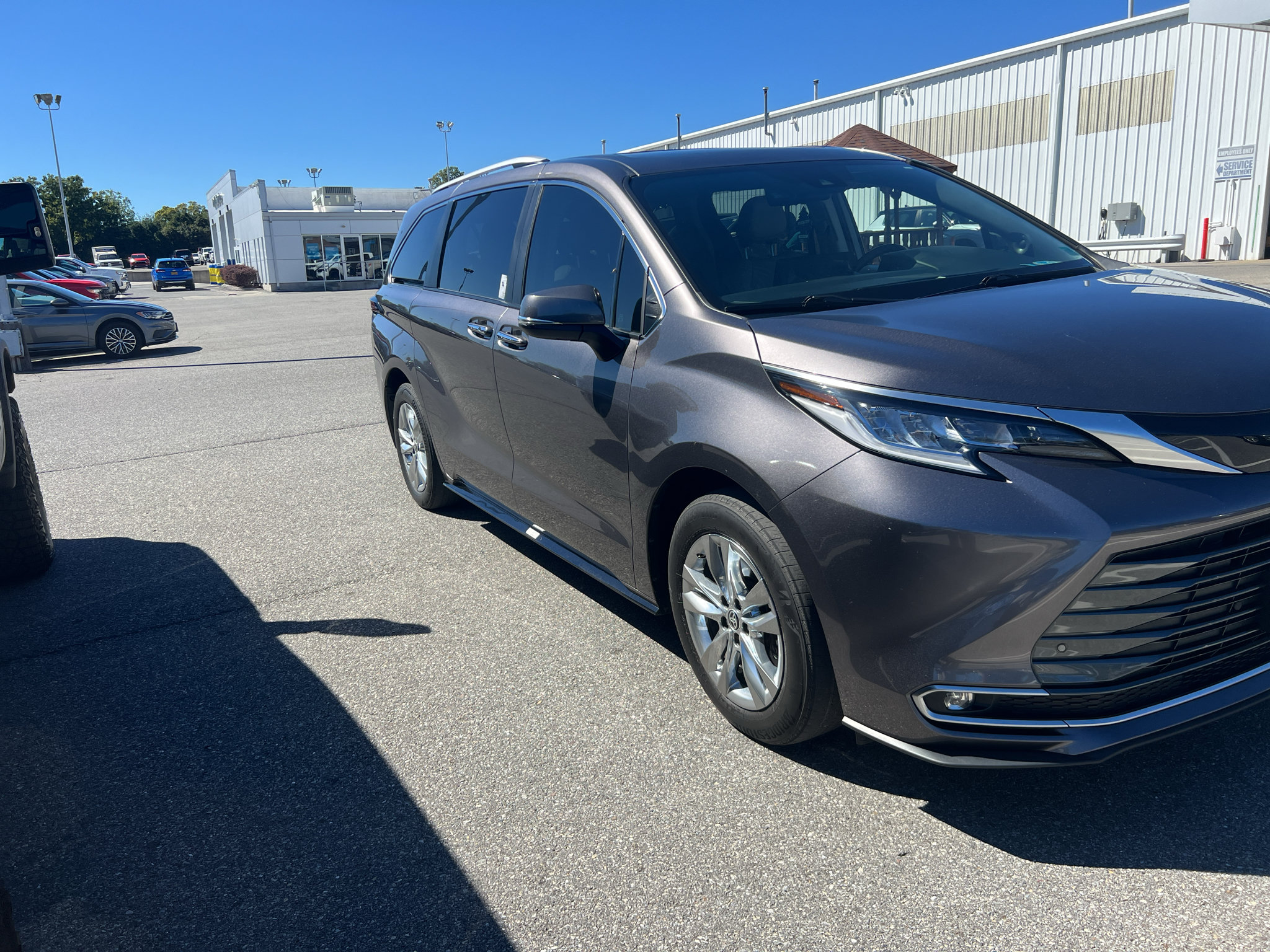 Used 2024 Toyota Sienna Limited AWD/4WD image 3