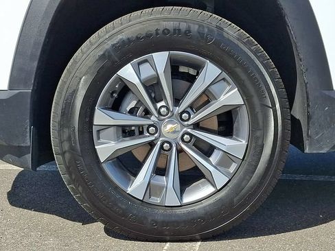 Used 2026 Chevrolet Equinox LT FWD image 8