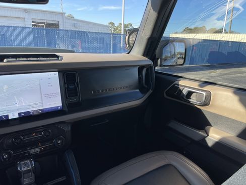 Used 2023 Ford Bronco Wildtrak image 24