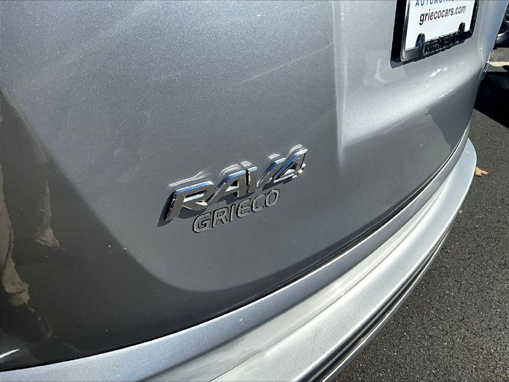 Used 2018 Toyota RAV4 LE AWD/4WD image 22