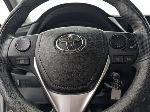 Used 2018 Toyota Corolla LE image 24