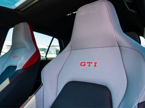 Used 2025 Volkswagen GTI SE FWD image 9