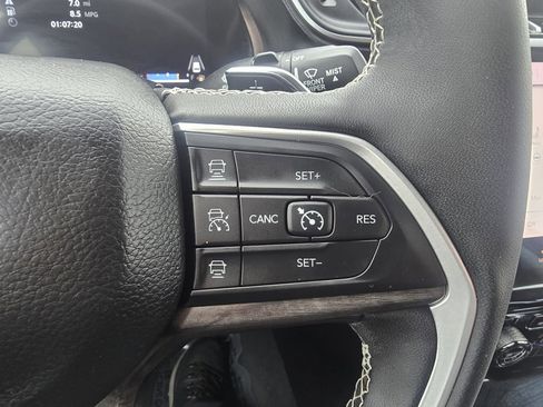 Used 2023 Jeep Grand Cherokee Limited image 22