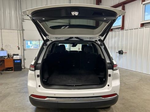 Used 2023 Jeep Grand Cherokee Limited AWD/4WD image 20