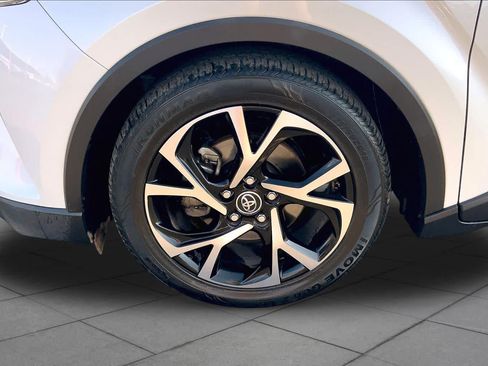 Used 2019 Toyota C-HR XLE FWD image 11