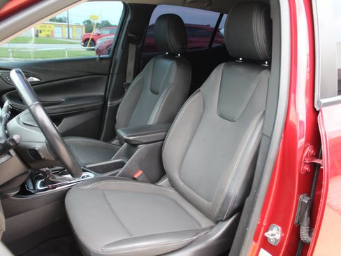 Used 2023 Buick Encore GX Select w/ Sport Touring Package FWD image 38