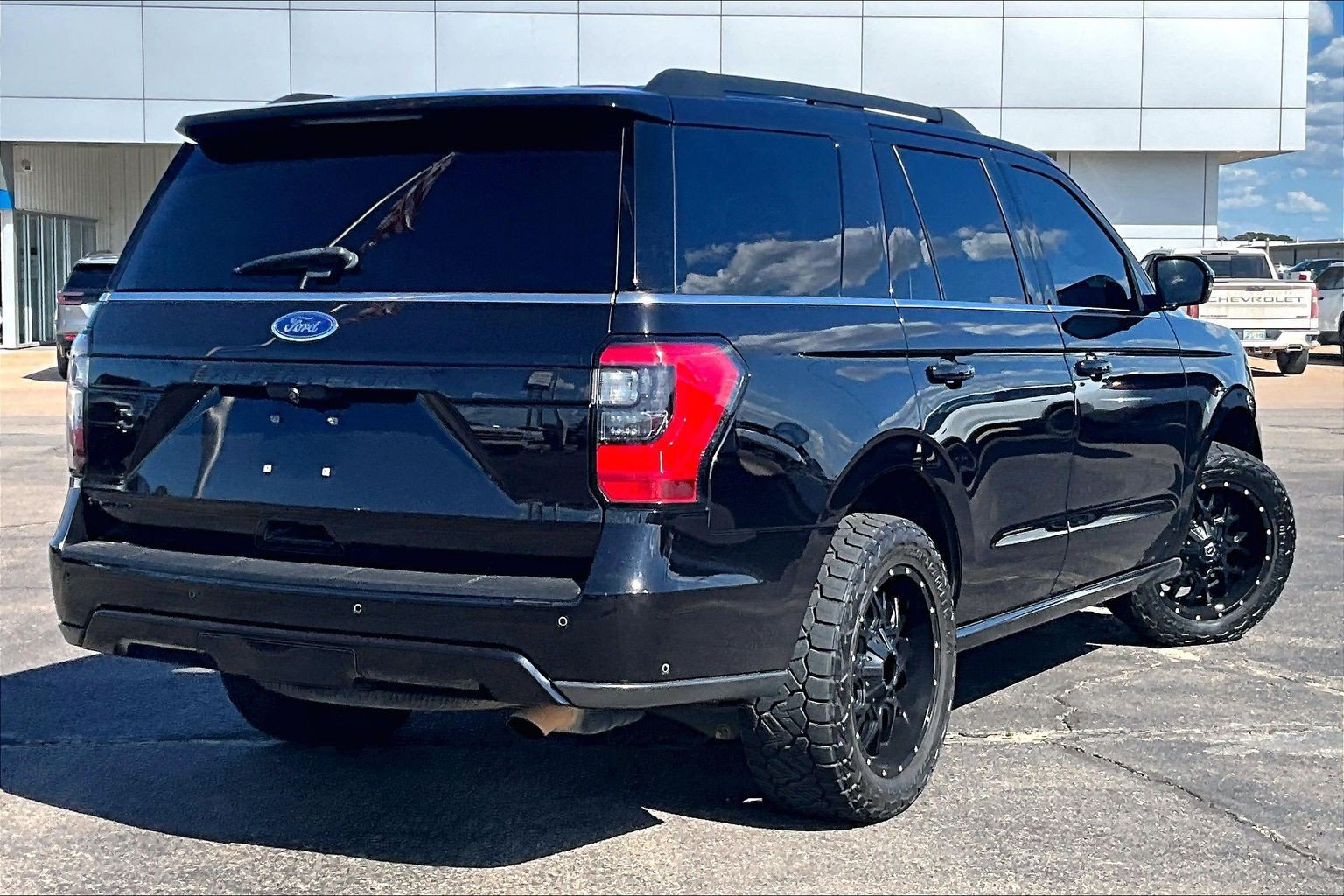 Used 2020 Ford Expedition Limited w/ Equipment Group 303A RWD image 2