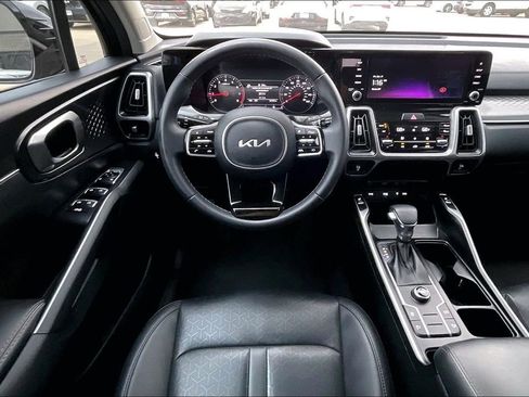 Certified 2023 Kia Sorento S FWD image 5