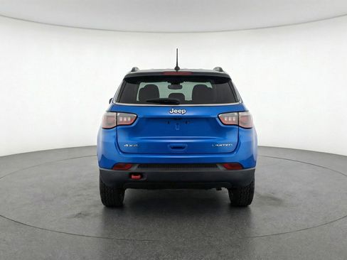 Used 2025 Jeep Compass Trailhawk image 7