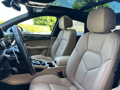 Certified 2022 Porsche Macan AWD/4WD image 5