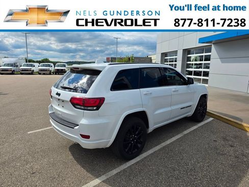Used 2019 Jeep Grand Cherokee Altitude AWD/4WD image 5