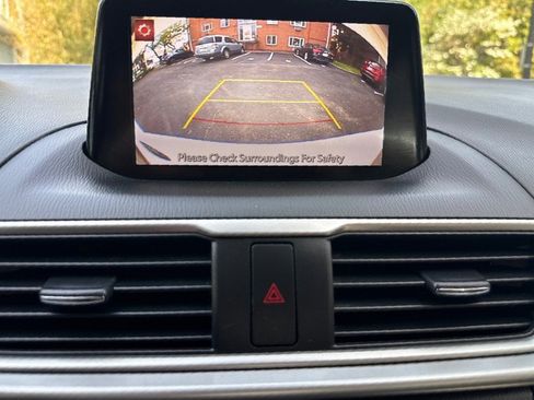 Used 2017 MAZDA MAZDA3 Touring w/ Popular Equipment Package image 21