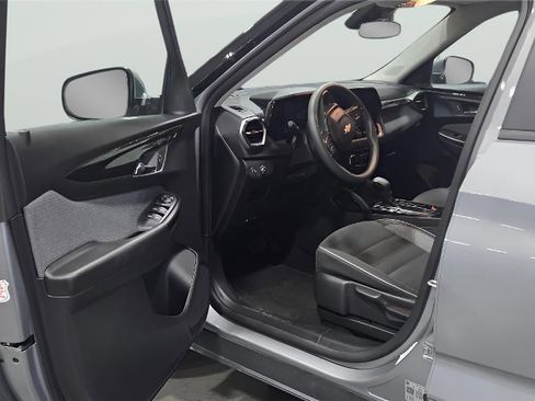 Used 2025 Chevrolet TrailBlazer LT image 8