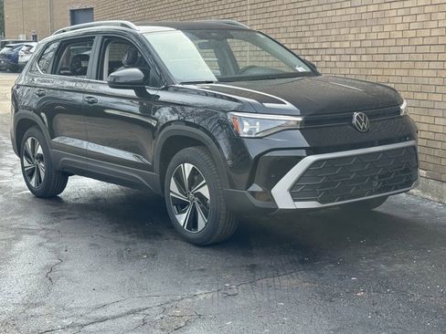 New 2026 Volkswagen Taos SE image 11