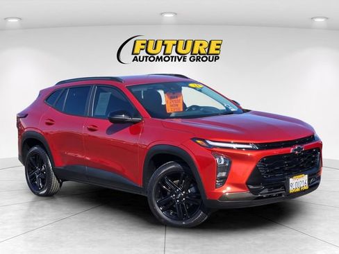 Used 2024 Chevrolet Trax ACTIV w/ Driver Confidence Package FWD image 1