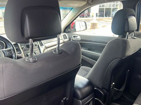 Used 2012 Jeep Grand Cherokee Laredo w/ Laredo E Group image 16