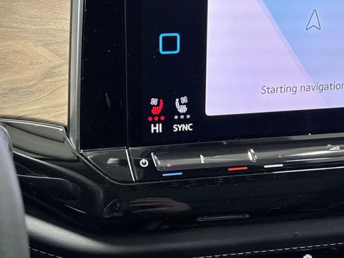 Used 2024 Volkswagen Atlas SE w/ Panoramic Sunroof Package image 8