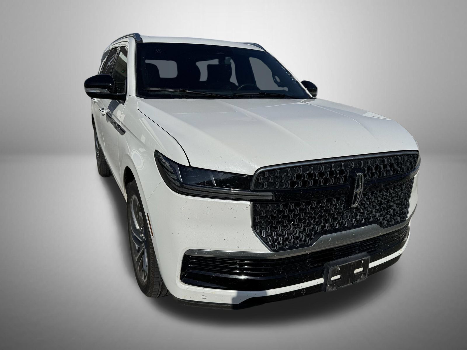 Used 2025 Lincoln Navigator Reserve AWD/4WD image 2