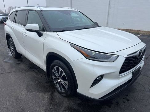 Certified 2021 Toyota Highlander XLE image 6