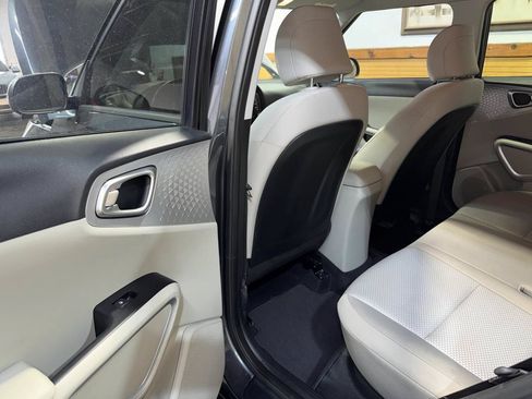 Used 2020 Kia Soul LX FWD image 23