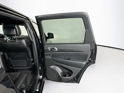 Used 2021 Jeep Grand Cherokee Laredo X AWD/4WD image 30