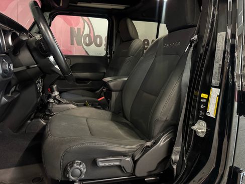 Used 2022 Jeep Wrangler Unlimited Sahara AWD/4WD image 17