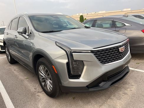 Used 2024 Cadillac XT4 Premium Luxury AWD/4WD image 2