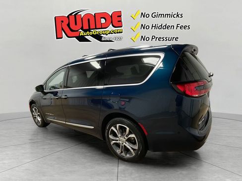 Used 2022 Chrysler Pacifica Pinnacle AWD/4WD image 3