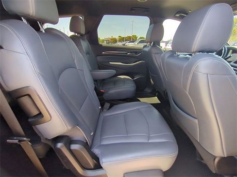 Used 2024 Buick Enclave Premium image 27